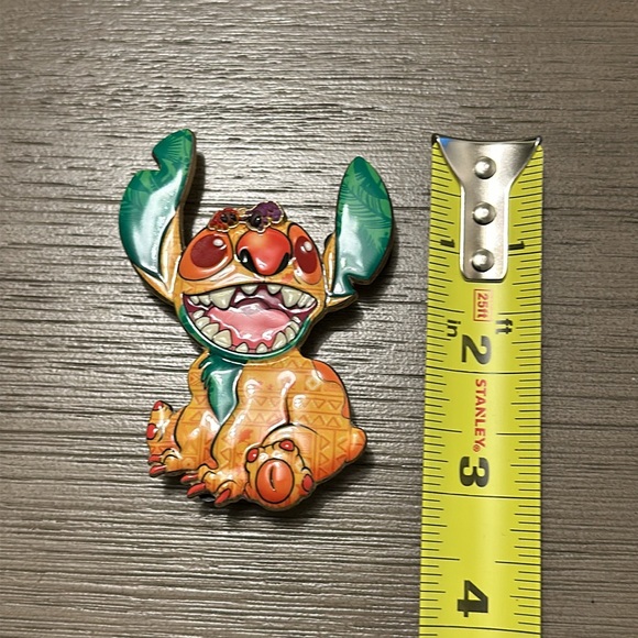 Stitch Crashes Disney Trading Pin- Stitch Crashes The Lion King- Limited Release - Picture 5 of 5